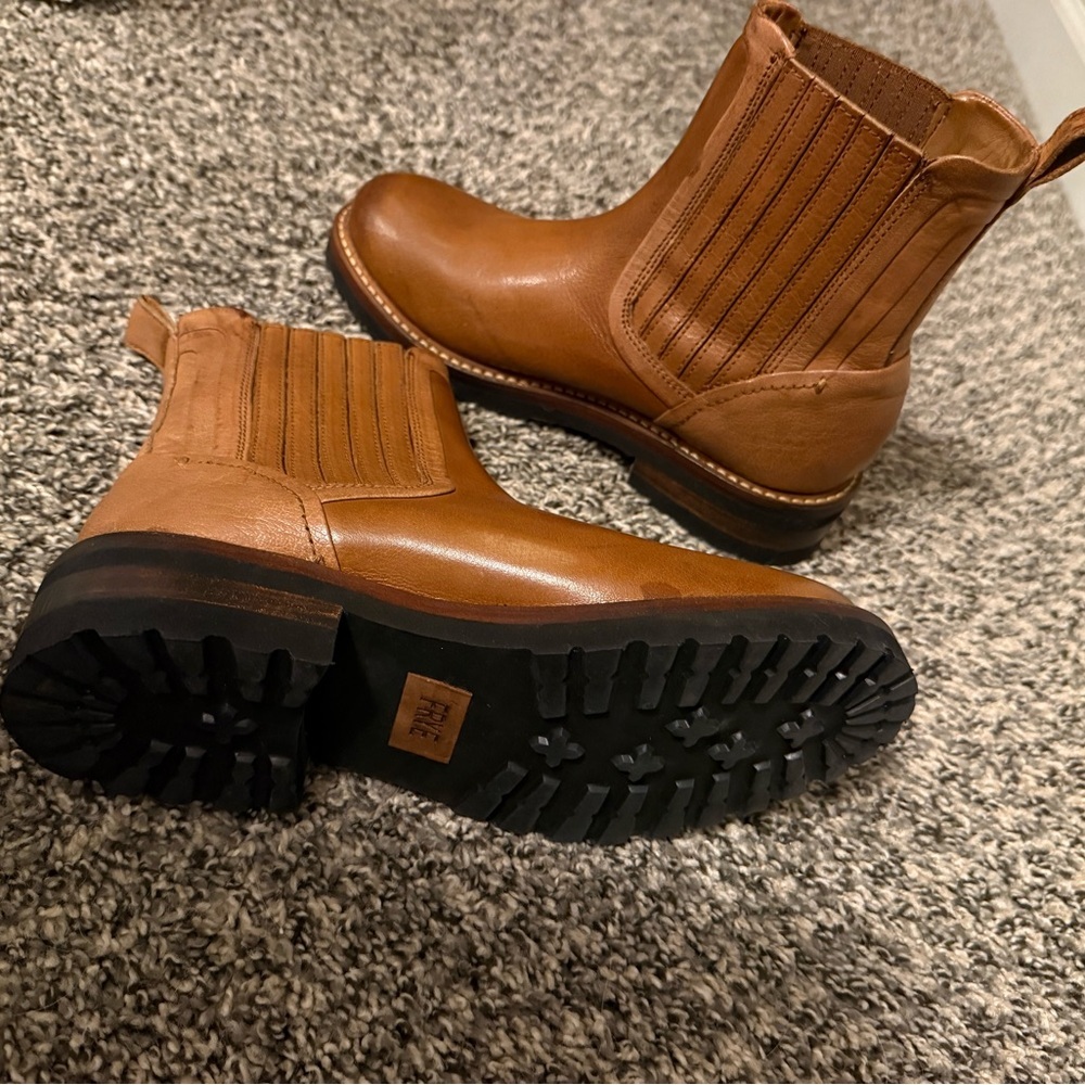 NWOT Frye Ella Moto Chelsea Boots Cognac - Picture 5 of 5